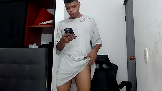 Snapshot of BrandonStond chatting on 10/23/25, 03:22 BrandonStond online show from 10/23/25, 03:22