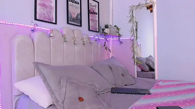 Snapshot of Camile_Diazzz chatting on 01/30/25, 01:53 Camile Diazzz online show from 01/30/25, 01:53