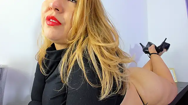 Snapshot of NathalyDaniels chatting on 02/17/25, 06:04 NathalyDaniels online show from 02/17/25, 06:04