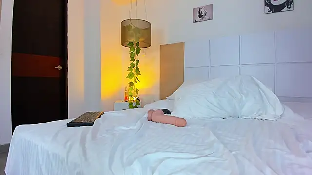 Snapshot of NathalyDaniels chatting on 02/22/25, 04:40 NathalyDaniels online show from 02/22/25, 04:40