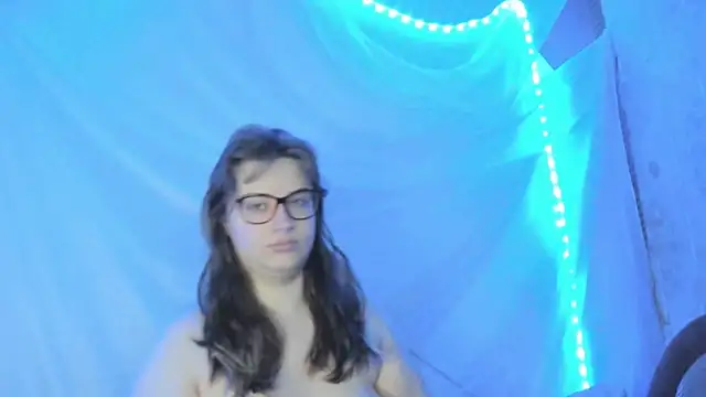 Snapshot of Seductive_She_Wolf chatting on 05/17/26, 06:44 Seductive She Wolf online show from 05/17/26, 06:44