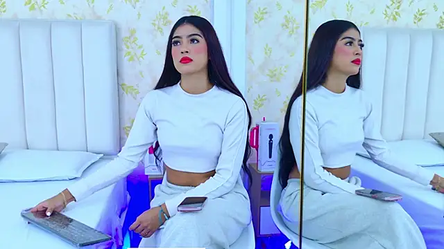 Mia-Monroe online show from 10/03/25, 07:44