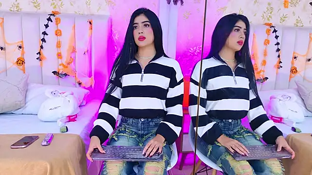 Snapshot of Mia-Monroe chatting on 11/03/25, 02:57 Mia-Monroe online show from 11/03/25, 02:57