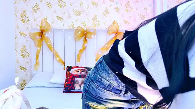 Snapshot of Mia-Monroe chatting on 11/23/25, 12:16 Mia-Monroe online show from 11/23/25, 12:16