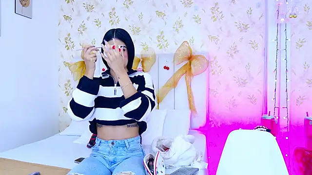 Snapshot of Mia-Monroe chatting on 11/29/25, 07:39 Mia-Monroe online show from 11/29/25, 07:39