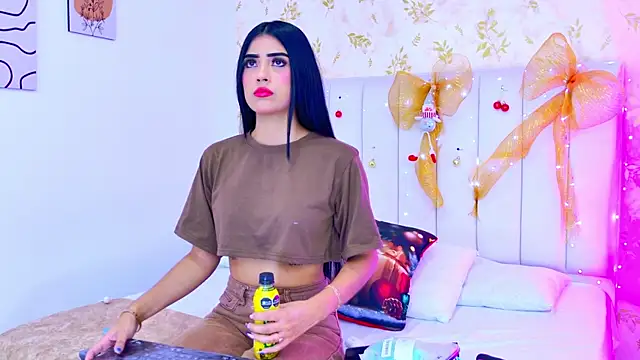 Snapshot of Mia-Monroe chatting on 12/01/25, 07:41 Mia-Monroe online show from 12/01/25, 07:41