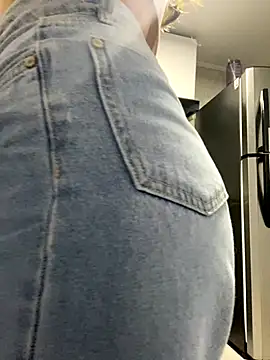 AbyThompson online show from 10/21/25, 11:22