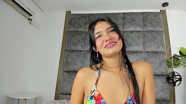 LaurenRodriiguez online show from 01/18/25, 12:47