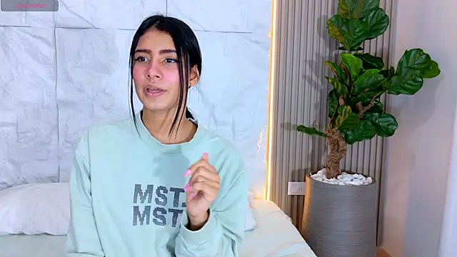 LaurenRodriiguez online show from 07/19/26, 06:44
