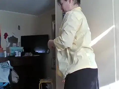 Snapshot of KatieBARBiE98 chatting on 09/19/25, 08:42 KatieBARBiE98 online show from 09/19/25, 08:42