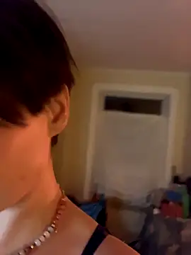 Snapshot of KatieBARBiE98 chatting on 10/27/25, 04:49 KatieBARBiE98 online show from 10/27/25, 04:49