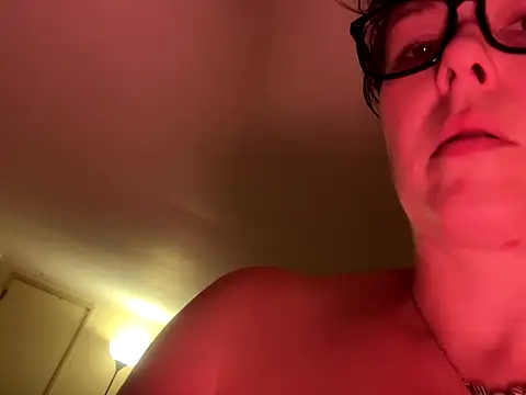 Snapshot of KatieBARBiE98 chatting on 11/26/25, 11:06 KatieBARBiE98 online show from 11/26/25, 11:06