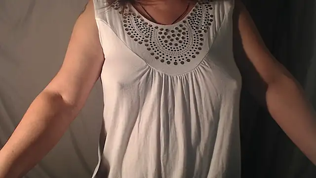 Snapshot of 1BECHA1 chatting on 09/29/25, 06:24 1BECHA1 online show from 09/29/25, 06:24