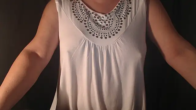 Snapshot of 1BECHA1 chatting on 10/10/25, 09:58 1BECHA1 online show from 10/10/25, 09:58