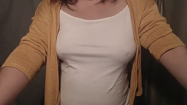 Snapshot of 1BECHA1 chatting on 10/18/25, 12:28 1BECHA1 online show from 10/18/25, 12:28