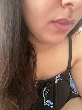 yassminsexy22 online show from 10/25/25, 12:56