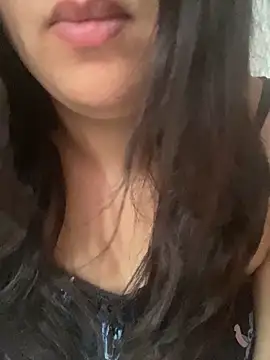 yassminsexy22 online show from 10/26/25, 12:00