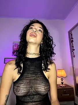 Snapshot of MarianaSnake chatting on 11/15/25, 08:27 MarianaSnake online show from 11/15/25, 08:27