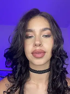 Snapshot of MarianaSnake chatting on 11/20/25, 02:45 MarianaSnake online show from 11/20/25, 02:45