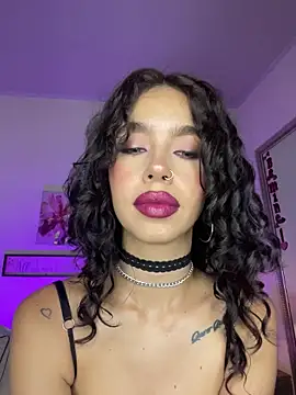 Snapshot of MarianaSnake chatting on 11/21/25, 08:07 MarianaSnake online show from 11/21/25, 08:07