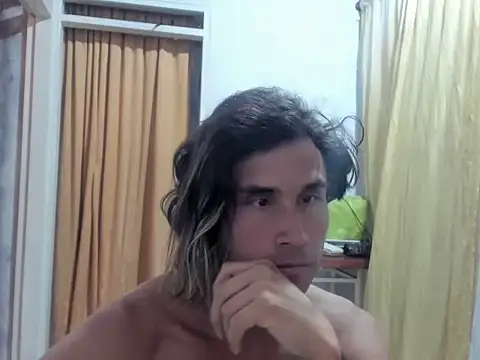 Snapshot of SophiaLevis chatting on 10/05/25, 03:38 SophiaLevis online show from 10/05/25, 03:38