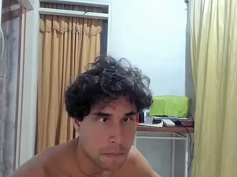 Snapshot of SophiaLevis chatting on 10/22/25, 11:48 SophiaLevis online show from 10/22/25, 11:48