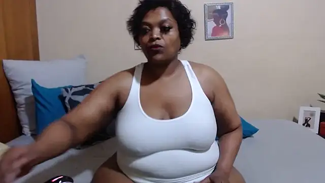 Snapshot of HotCurvyAssx38 chatting on 01/06/25, 01:31 HotCurvyAssx38 online show from 01/06/25, 01:31