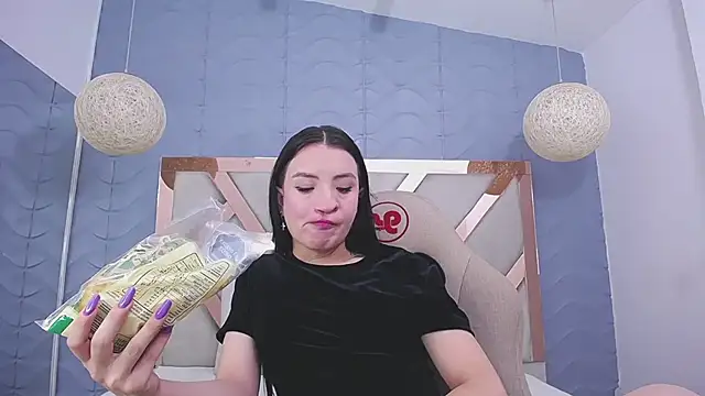 charlotte colee online show from 12/07/24, 01:40