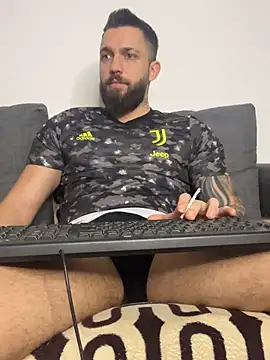 LoveIsBlind  online show from 11/26/25, 10:11