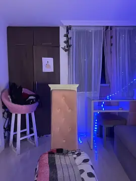 lina pink online show from 10/15/25, 08:42