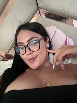 Snapshot of Karla-sexy01 chatting on 10/21/25, 08:53 Karla-sexy01 online show from 10/21/25, 08:53