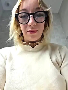 Snapshot of Giuliana_baby chatting on 09/13/25, 04:23 Giuliana baby online show from 09/13/25, 04:23