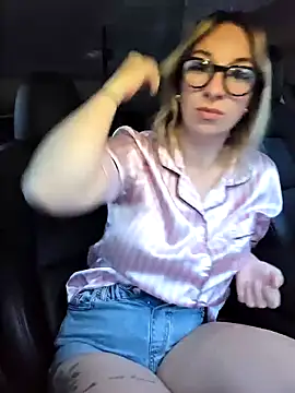 Snapshot of Giuliana_baby chatting on 09/25/25, 05:44 Giuliana baby online show from 09/25/25, 05:44