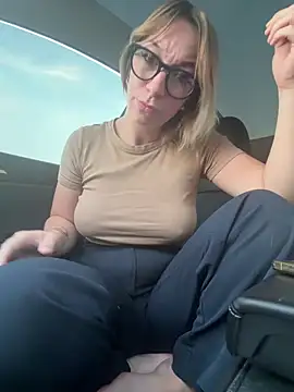 Snapshot of Giuliana_baby chatting on 10/11/25, 05:11 Giuliana baby online show from 10/11/25, 05:11