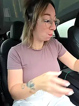 Snapshot of Giuliana_baby chatting on 11/11/25, 09:31 Giuliana baby online show from 11/11/25, 09:31