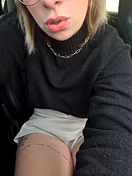 Snapshot of Giuliana_baby chatting on 11/22/25, 08:57 Giuliana baby online show from 11/22/25, 08:57