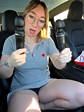 Snapshot of Giuliana_baby chatting on 11/26/25, 09:21 Giuliana baby online show from 11/26/25, 09:21