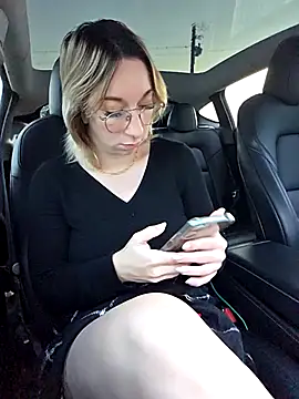 Snapshot of Giuliana_baby chatting on 11/30/25, 07:45 Giuliana baby online show from 11/30/25, 07:45