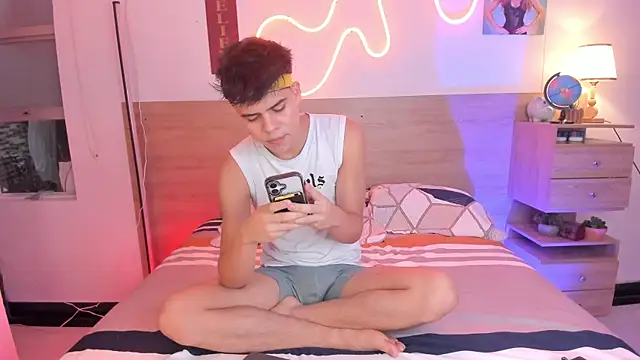 justinbiler online show from 10/21/25, 01:45