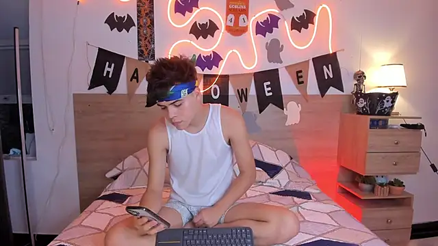 justinbiler online show from 10/22/25, 01:11