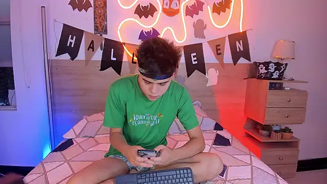 justinbiler online show from 10/24/25, 12:34