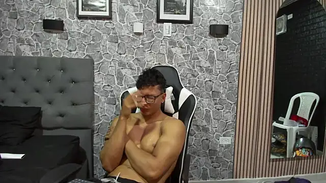 Snapshot of chriss_jones1 chatting on 09/26/25, 09:08 chriss jones1 online show from 09/26/25, 09:08