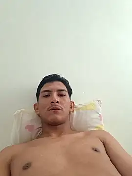 Snapshot of Guti_hazz chatting on 12/05/25, 12:03 Guti hazz online show from 12/05/25, 12:03