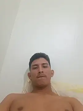 Snapshot of Guti_hazz chatting on 12/13/25, 11:54 Guti hazz online show from 12/13/25, 11:54