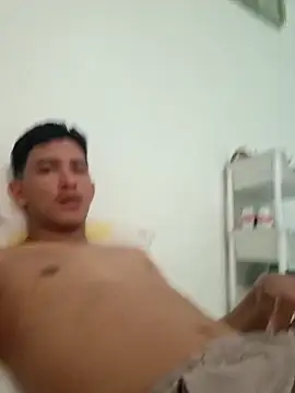 Snapshot of Guti_hazz chatting on 12/15/25, 11:25 Guti hazz online show from 12/15/25, 11:25