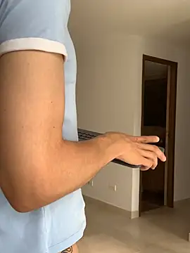 Snapshot of Julifoxx chatting on 12/16/24, 08:16 Julifoxx online show from 12/16/24, 08:16