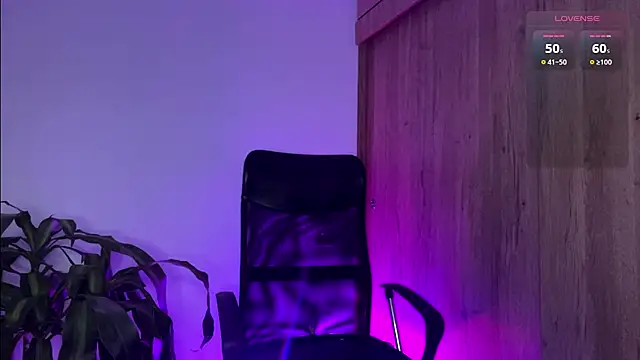 Snapshot of Julifoxx chatting on 12/28/24, 12:26 Julifoxx online show from 12/28/24, 12:26