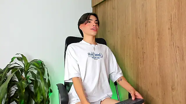 Snapshot of Julifoxx chatting on 02/05/25, 10:12 Julifoxx online show from 02/05/25, 10:12