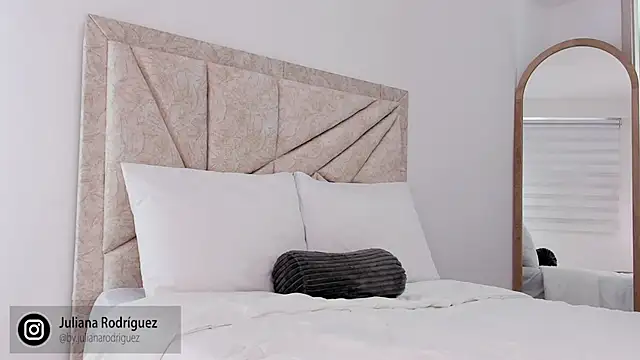 Snapshot of Julifoxx chatting on 10/20/25, 09:15 Julifoxx online show from 10/20/25, 09:15