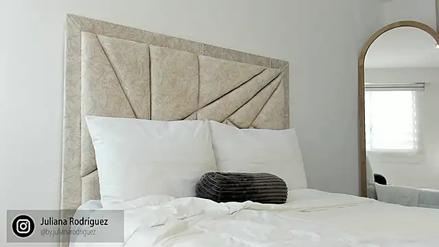 Snapshot of Julifoxx chatting on 10/26/25, 09:10 Julifoxx online show from 10/26/25, 09:10